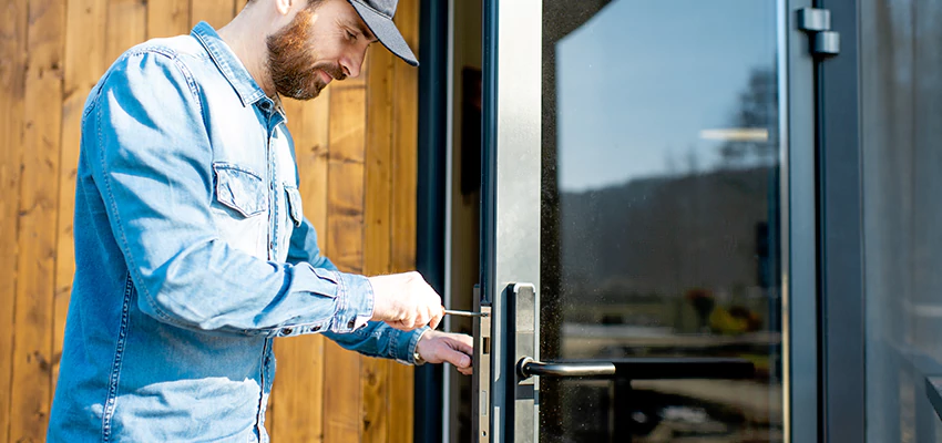 Frameless Glass Storefront Door Locks Replacement in Miami Gardens, FL