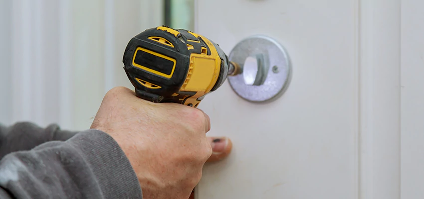 Street Locksmith For Smart Lock Repair in Miami Gardens, FL