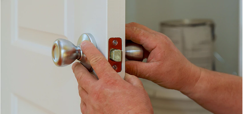 AAA Locksmiths For lock Replacement in Miami Gardens, Florida